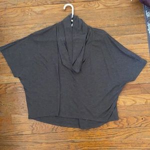 Wide neck cropped tee